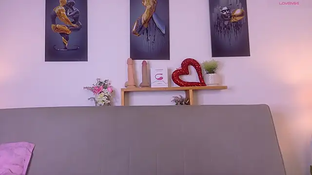 Snapshot of nairagold_ chatting on May 24, 12:37 am nairagold online show from May 24, 12:37 am