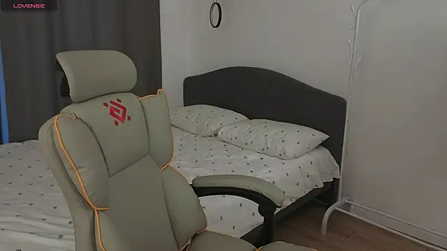 fallin lovee online show from March 30, 1:45 pm