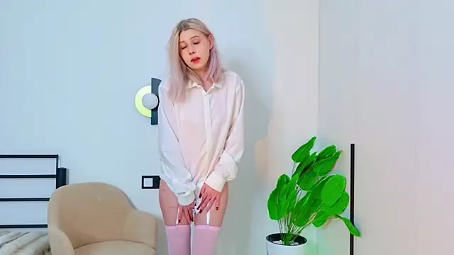 MidnightLily  online show from March 23, 2:37 am