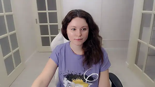 LondonMiley online show from December 20, 7:54 pm