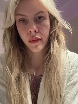 Snapshot of ScoobeDeDoo chatting on March 22, 11:52 pm ScoobeDeDoo online show from March 22, 11:52 pm