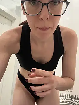 Snapshot of RussianGirls_ chatting on May 31, 1:07 pm RussianGirls online show from May 31, 1:07 pm