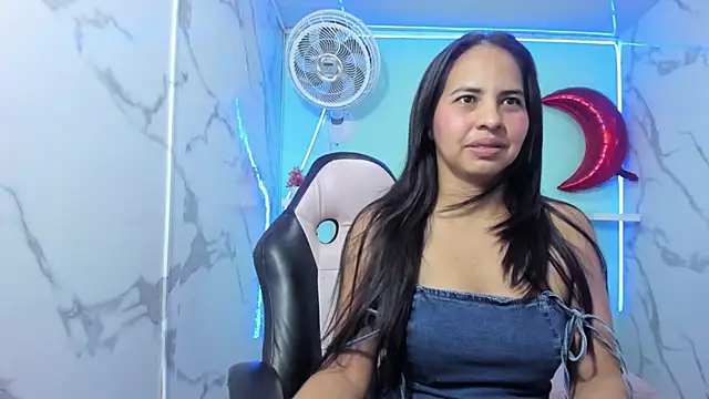 nicol ross19 online show from February 3, 6:22 am