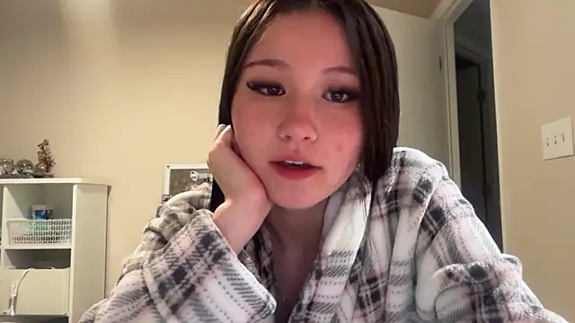 luvvivii online show from May 13, 2:53 am