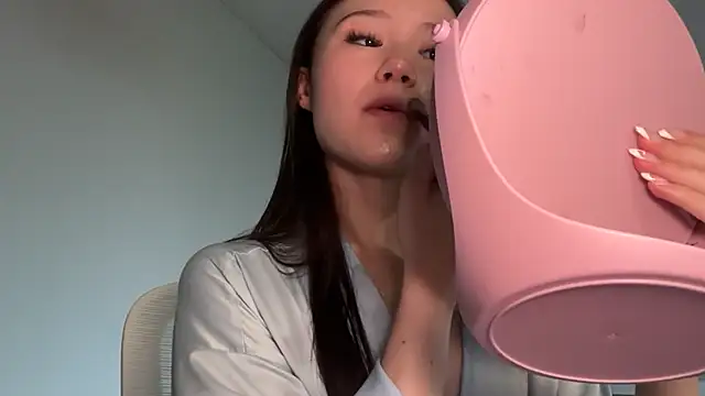 luvvivii online show from June 23, 4:38 pm