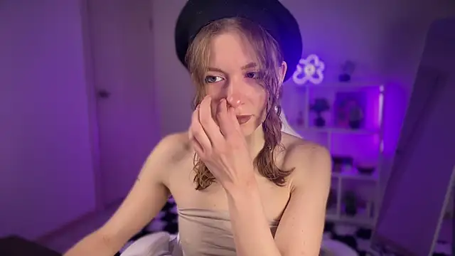 KellySunn online show from April 19, 8:02 am