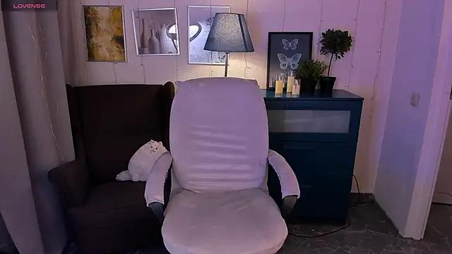 SarahShelby online show from February 19, 6:31 am