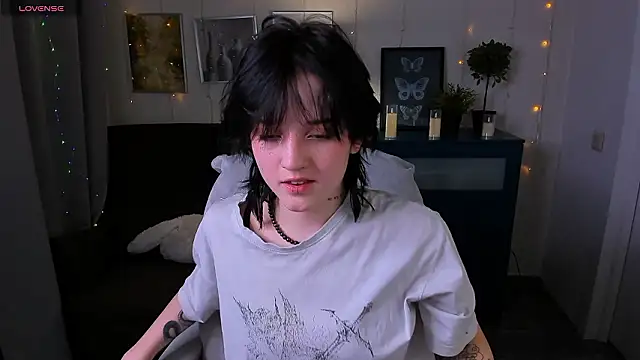 SarahShelby online show from March 11, 3:29 pm