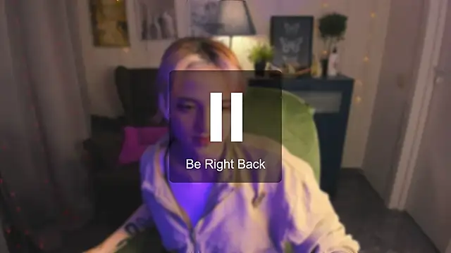 Snapshot of SarahShelby chatting on June 5, 8:58 pm SarahShelby online show from June 5, 8:58 pm