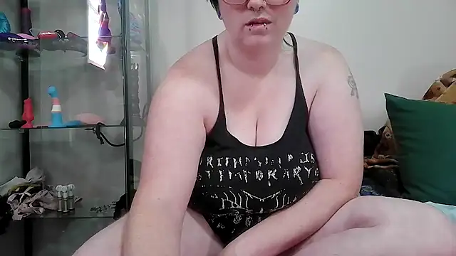 Snapshot of Pupghostt chatting on January 12, 1:38 pm Pupghostt online show from January 12, 1:38 pm