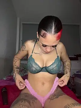 urprettygirlleenay online show from May 12, 10:18 pm