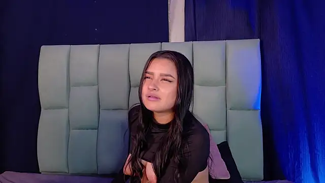 Emilyy05  online show from April 21, 2:51 am