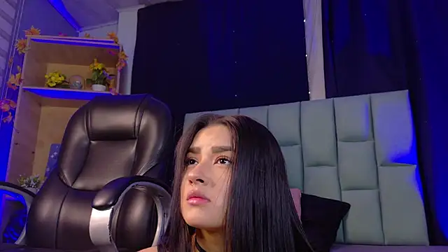 Emilyy05  online show from April 22, 12:35 am