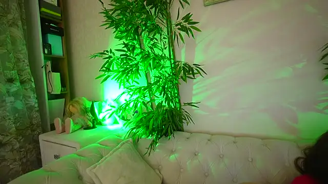 Snapshot of HappyLisa chatting on March 17, 7:46 am HappyLisa online show from March 17, 7:46 am