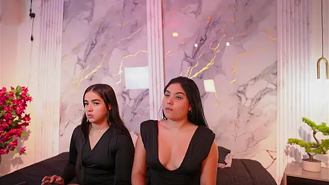 Scarlet and naomi online show from January 16, 4:16 am