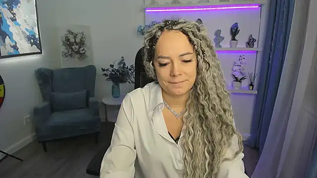 SamanthaReider online show from January 10, 6:09 pm