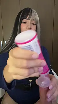 EmmaInPink online show from March 6, 4:58 pm