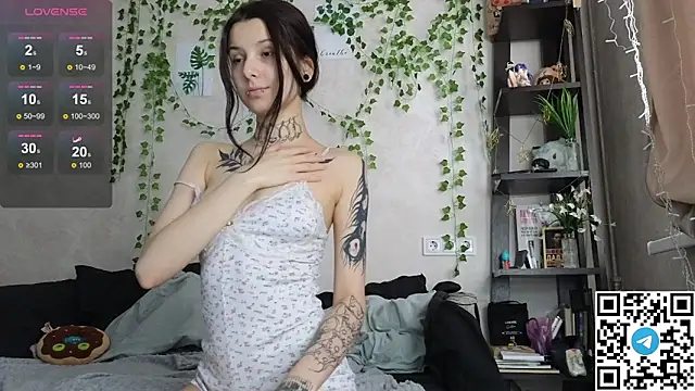 LeonaHinnes online show from April 22, 10:50 am