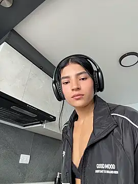 Snapshot of Ema_Rose_ chatting on June 15, 7:16 pm Ema Rose online show from June 15, 7:16 pm