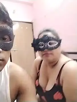 Snapshot of DesiSeductress chatting on July 17, 7:19 pm DesiSeductress online show from July 17, 7:19 pm