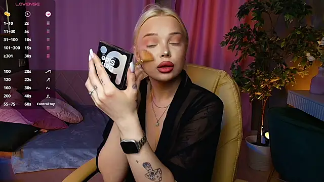 Leslie Caronn online show from April 26, 7:39 am