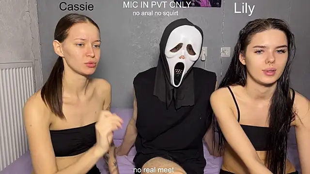Snapshot of girls_secrets chatting on April 7, 10:15 am girls secrets online show from April 7, 10:15 am