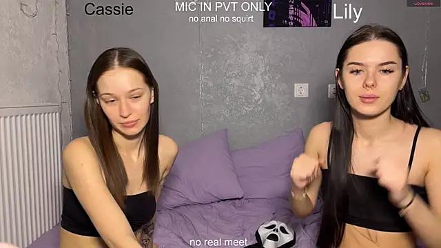Snapshot of girls_secrets chatting on April 10, 10:20 am girls secrets online show from April 10, 10:20 am