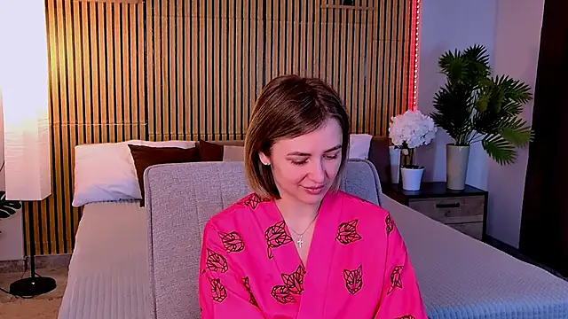 EmeraldGlow online show from April 21, 2:45 pm