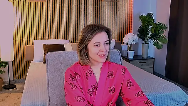 EmeraldGlow online show from April 23, 2:52 pm