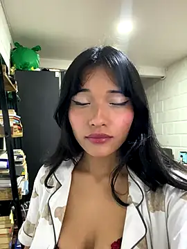 kittylove18  online show from December 22, 5:21 pm