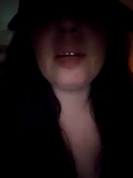 Snapshot of EdgedSleeve chatting on January 7, 12:13 am EdgedSleeve online show from January 7, 12:13 am