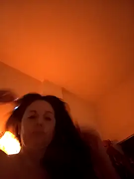 Snapshot of EdgedSleeve chatting on February 19, 7:54 pm EdgedSleeve online show from February 19, 7:54 pm