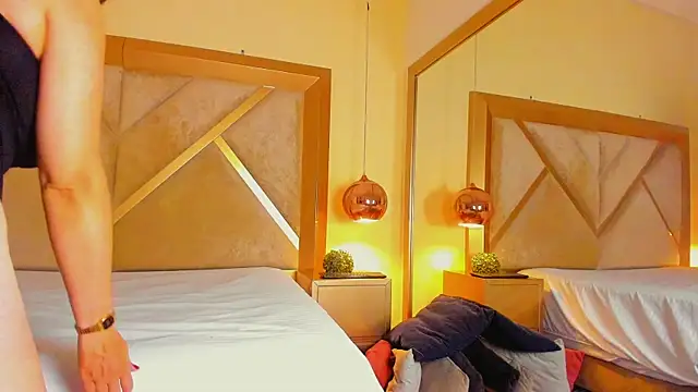 ElenaWatsonn online show from April 11, 8:13 pm