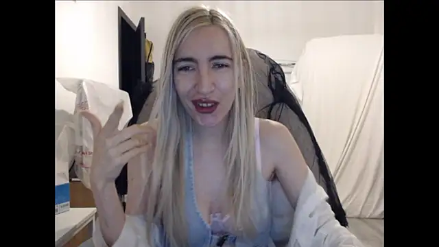 BarbieBlondieGirl online show from March 7, 7:44 pm