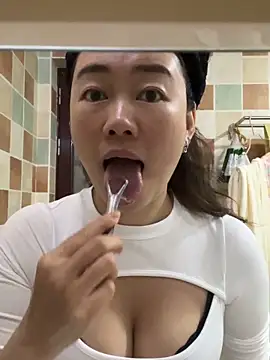 Molly-xiao online show from March 30, 11:17 pm