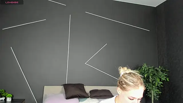ChloeAlba online show from May 1, 3:11 am