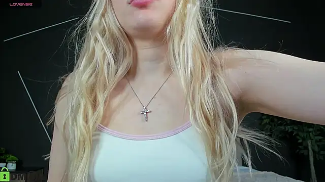 ChloeAlba online show from May 2, 3:11 am