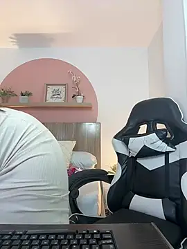 lila lain online show from July 26, 2:09 am