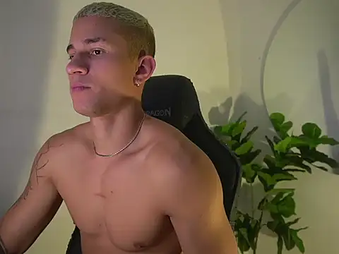 Thin tommy11 online show from March 18, 10:24 pm