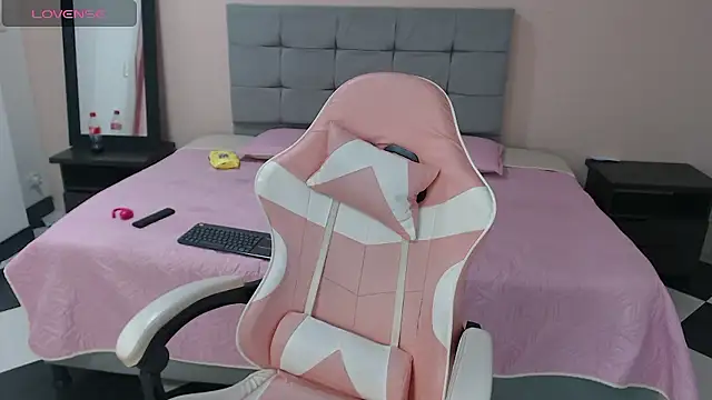 Abby Hiiltoon online show from January 14, 4:29 am