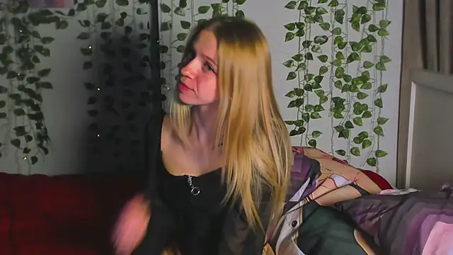 Cute Madam online show from January 17, 11:19 pm