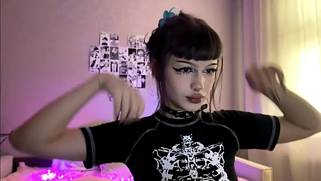 dieonisiaaaa online show from January 18, 8:18 am