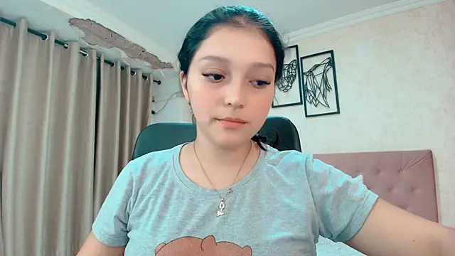 littlemolly walcott online show from April 14, 12:27 am