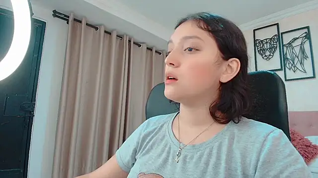 Snapshot of littlemolly_walcott chatting on May 29, 2:53 am littlemolly walcott online show from May 29, 2:53 am