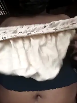 Snapshot of fingerbit07 chatting on April 6, 5:41 am fingerbit07 online show from April 6, 5:41 am