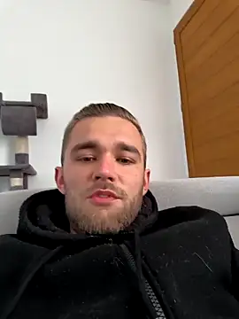 Snapshot of Benjamiinlt chatting on April 13, 9:59 am Benjamiinlt online show from April 13, 9:59 am