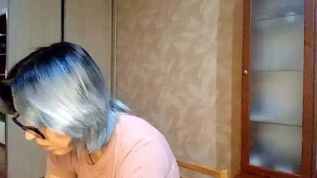 EvonTabb online show from February 8, 3:04 pm