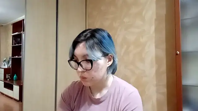 EvonTabb online show from February 18, 1:51 pm