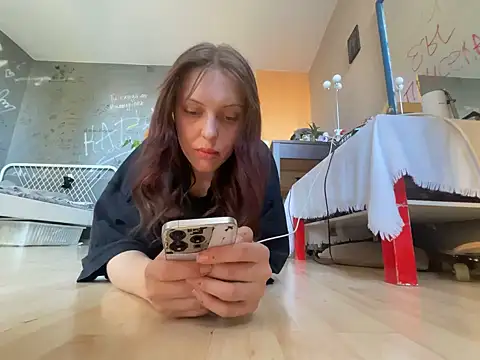 EmmaLyrica online show from April 18, 4:00 pm