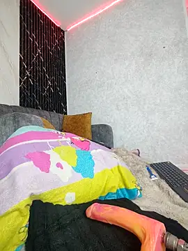 Isis Hot   online show from March 27, 11:43 am